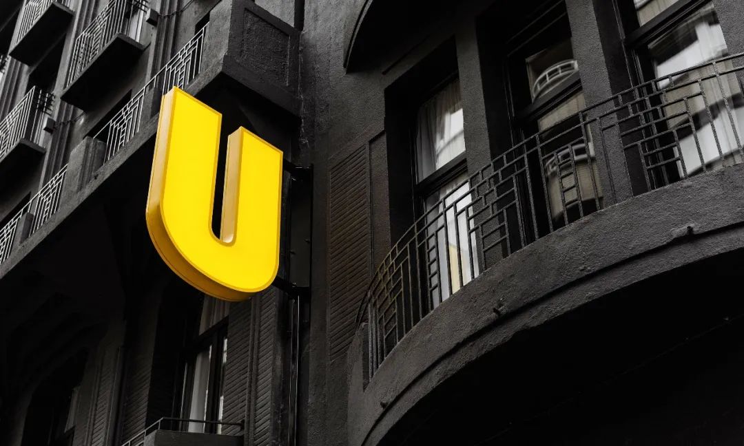 比利时Upstairs Hotel酒店标志设计